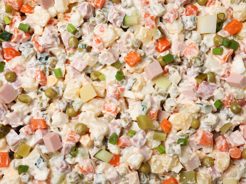 Полтавські комунальники поскаржилися, що салат "Олів'є" забив каналізації по всьому місту 