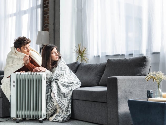 Как согреться в квартире без тепла и света. Украинцы в сети поделились секретами и лайфхаками