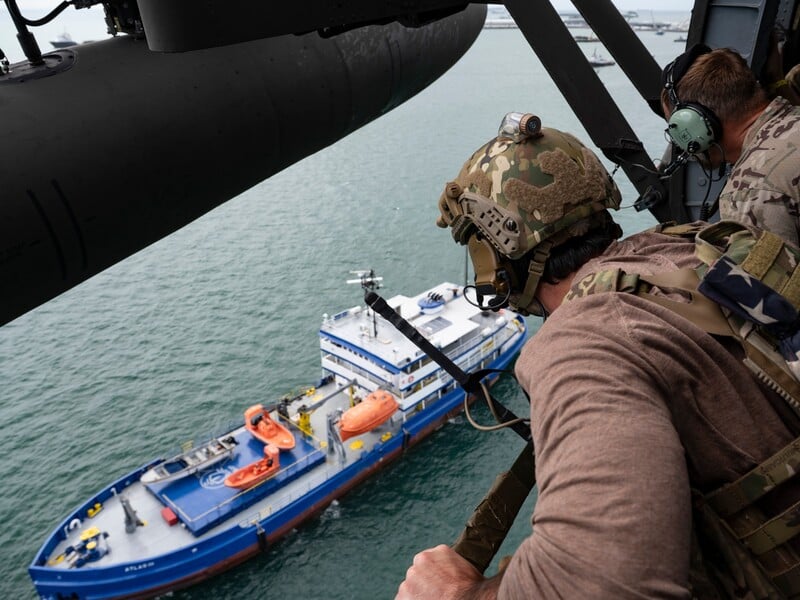 "Посылает правильный сигнал". Украина приветствовала захват США танкера "теневого флота" РФ