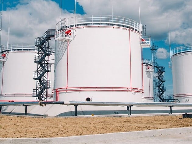 У РФ після атаки дронів горить нафтобаза