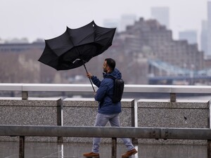 Масштабный зимний шторм в Европе. Более 10 человек погибли, сотни тысяч домов обесточены