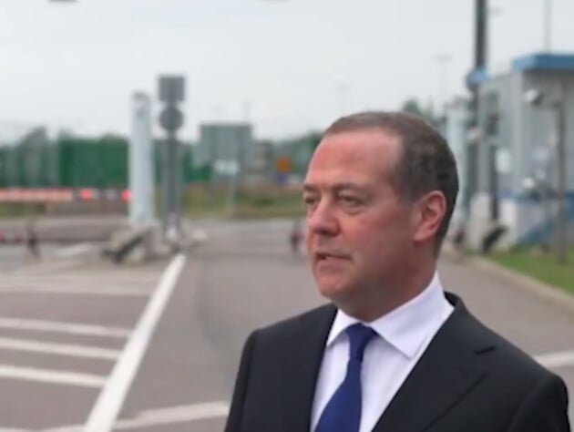 "Ось що ви дістанете..." Медведєв відповів на слова Макрона про 6 тис. французьких військових в Україні