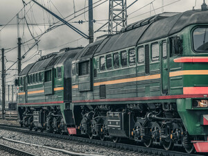 В УЗ повідомили про поранення двох машиністів через атаку РФ. Shahed вибухнув поблизу вантажного локомотива