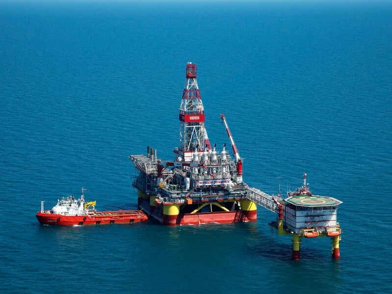 ССО показали, як атакували три кригостійкі нафтовидобувні платформи "Лукойлу" в Каспійському морі. Відео