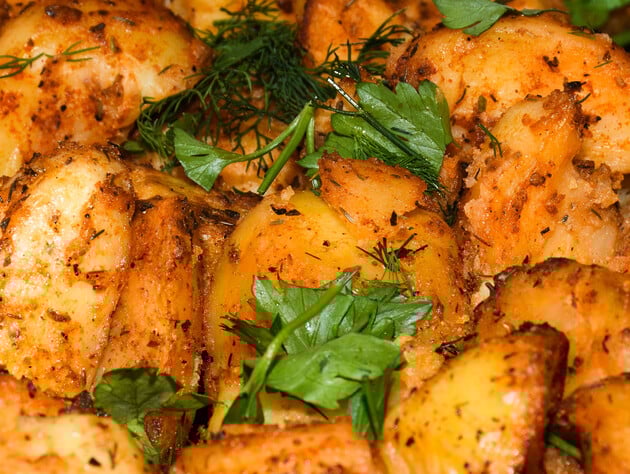 Додайте це – і запечена картопля за 25 хвилин вийде дуже смачною і ароматною. Простий рецепт