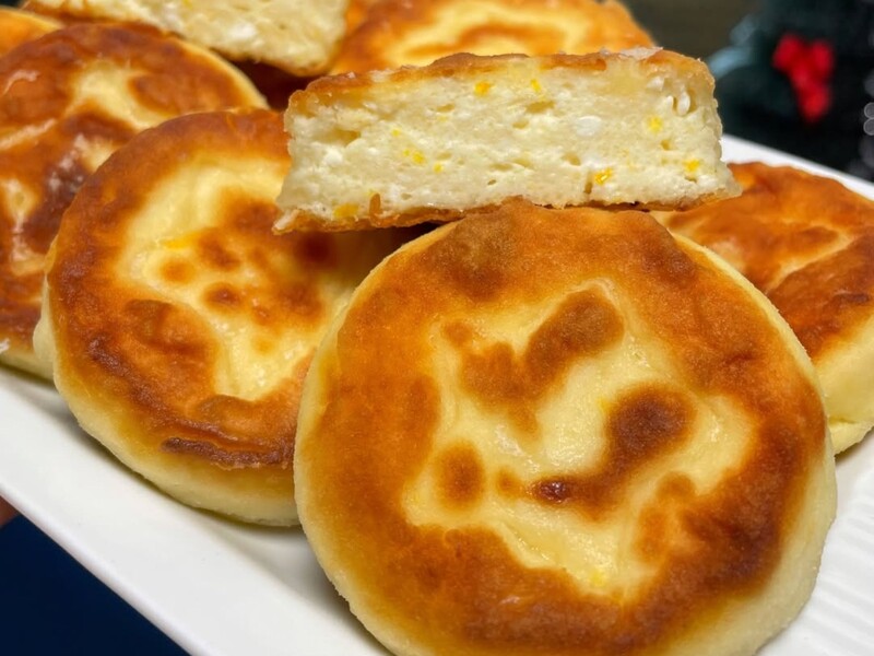 Добавьте этот неожиданный ингредиент – и сырники будут нежные, пышные и вкусные. Советы и лайфхаки