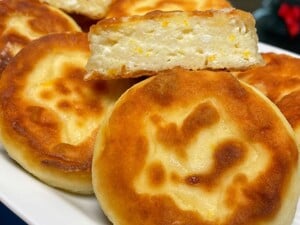 Додайте цей несподіваний інгредієнт – і сирники будуть ніжними, пухкими й смачними. Поради й лайфхаки