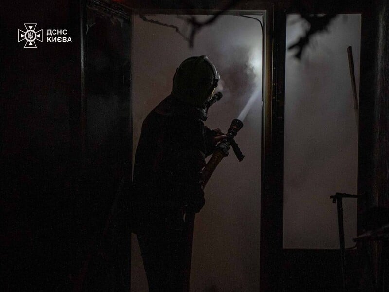 Армія РФ уночі вдарила БПЛА по Києву. Виникли пожежі