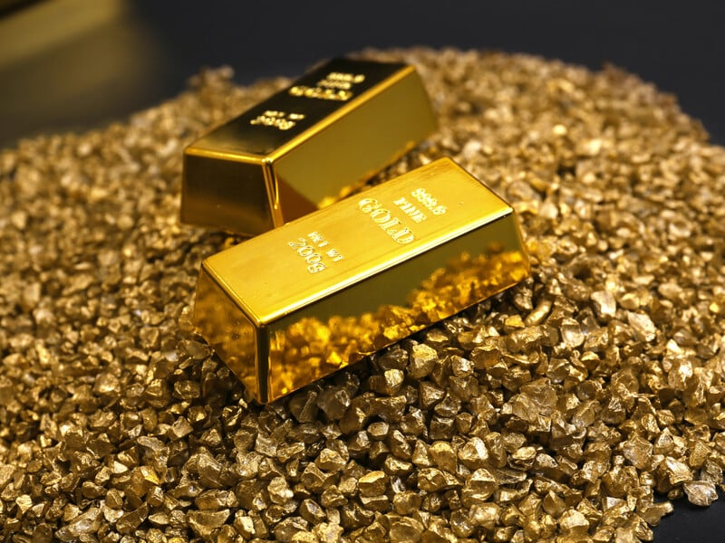 Ціна на золото побила рекорд на тлі розслідування щодо глави ФРС США