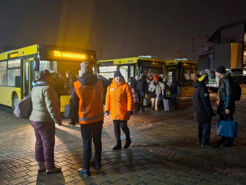 Пересадки із запасом щонайменше три години. В УЗ розповіли про рух поїздів і розвезення в комендантську