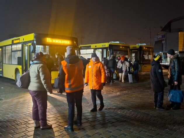 Пересадки із запасом щонайменше три години. В УЗ розповіли про рух поїздів і розвезення в комендантську