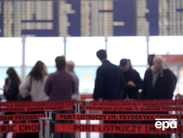 В Польше украинку не пропустили на рейс из-за надписи на лбу