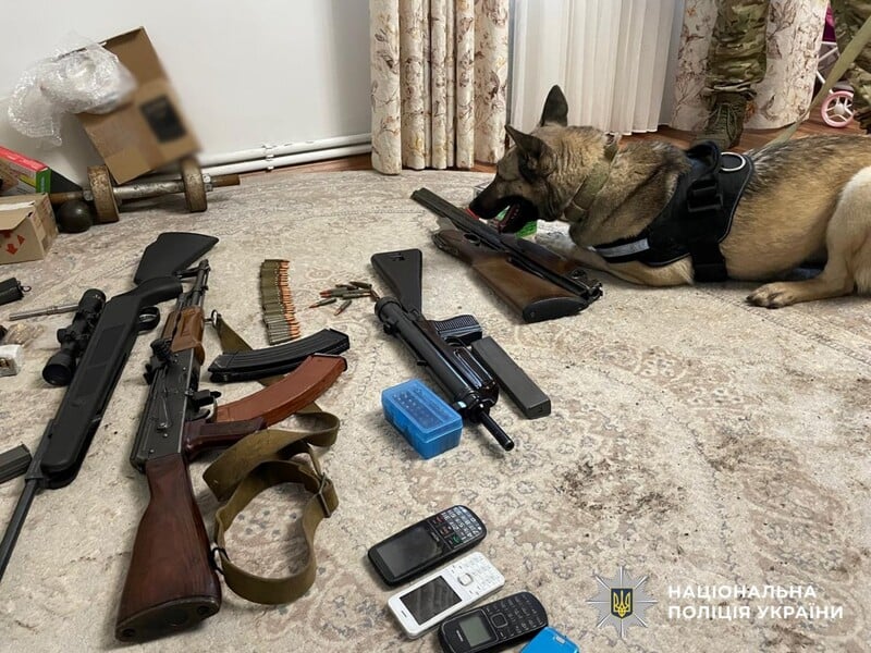 Одна з найбільших партій "трофейної" зброї. СБУ й Нацпол провели міжрегіональну спецоперацію. Фото, відео