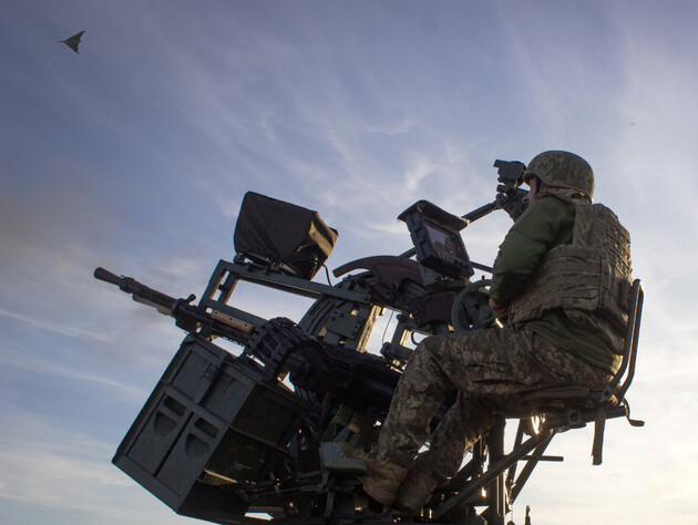 РФ випустила по Україні 25 ракет і майже 300 дронів. Є влучання на 24 локаціях – Повітряні сили