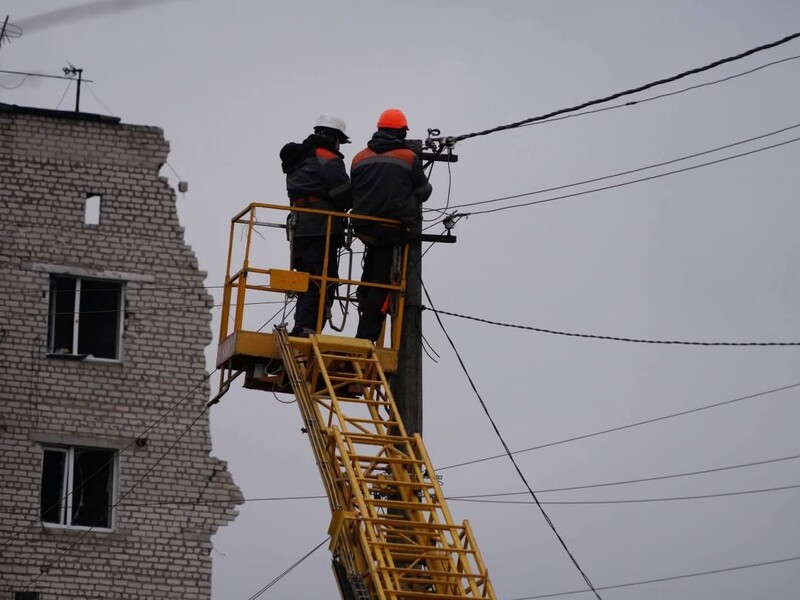 629 бригад безперервно лагодять обладнання після обстрілів – ДТЕК  