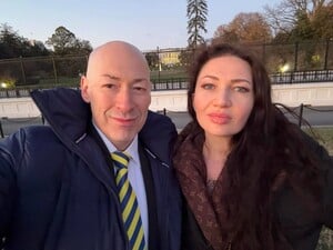 Что будет со светом, теплой и водой в Киеве, банкротство в РФ, удар США по Ирану. Стрим Бацман с Гордоном. Трансляция