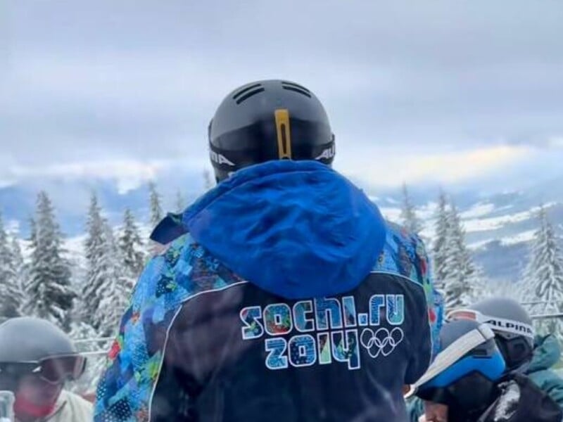 Куртку з мерчем Олімпіади в Сочі, яка "засвітилася" в Буковелі, іноземцеві продали місцеві