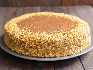 Приготовьте этот десерт без духовки и миксера, когда нет света. Рецепт божественного вафельного торта