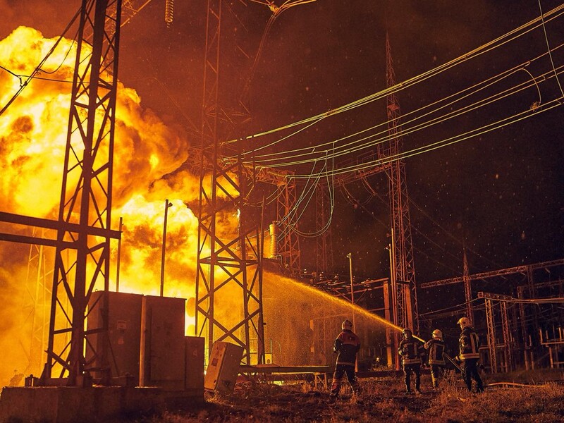 В Кривом Роге после обстрела РФ десятки тысяч людей остались на ночь без света и тепла