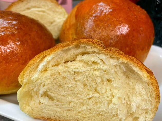 Будьте осторожны – эти изумительные булочки можно легко смести и не заметить. Рецепт воздушного теста