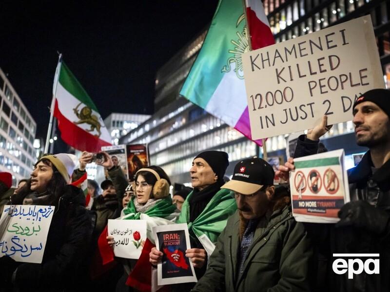 Изрешеченные пулями пациенты и залитые кровью улицы. Иранский врач рассказал о ситуации в стране