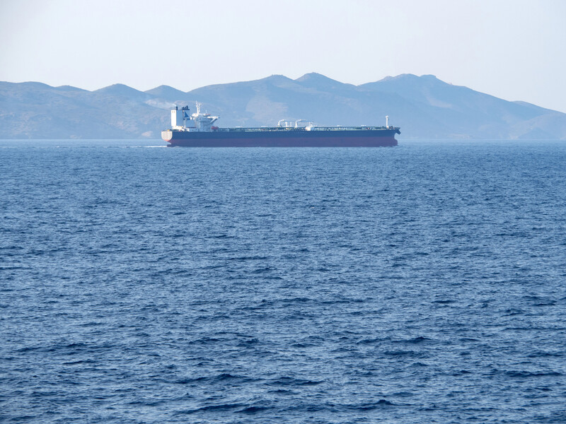 Великобританія може використовувати нафту з "тіньового флоту" для допомоги Україні – ЗМІ