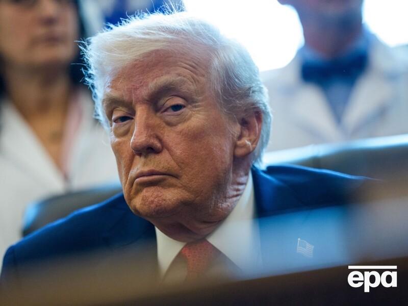 "Как он вообще ходит?" Американский министр рассказал, что Трамп в поездках "накачивает себя ядом"