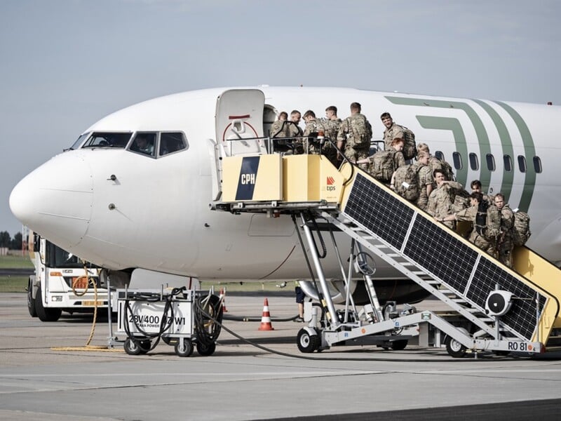 Дания направила в Гренландию солдат и военную технику. Трамп велел им "убираться" 
