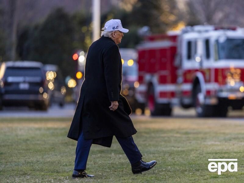 В Белом доме прокомментировали средний палец, который Трамп показал рабочему