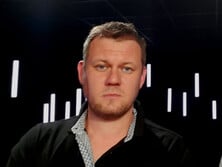 Не знаю, какие мутации произошли с этими людьми, но это один из самых впечатляющих примеров оскотинивания