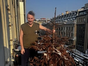 Клопотенко открыл в своей квартире 