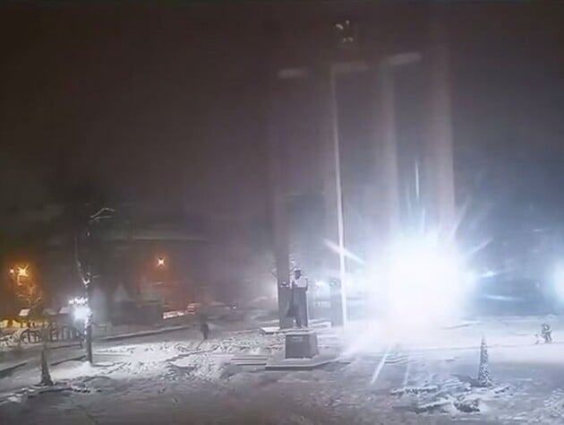 У Львові дрон упав на дитячий майданчик біля пам'ятника Бандері