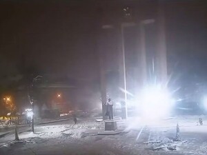 Во Львове дрон упал на детскую площадку возле памятника Бандере