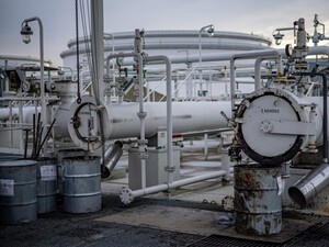 Евросоюз снизил потолок цены на российскую нефть