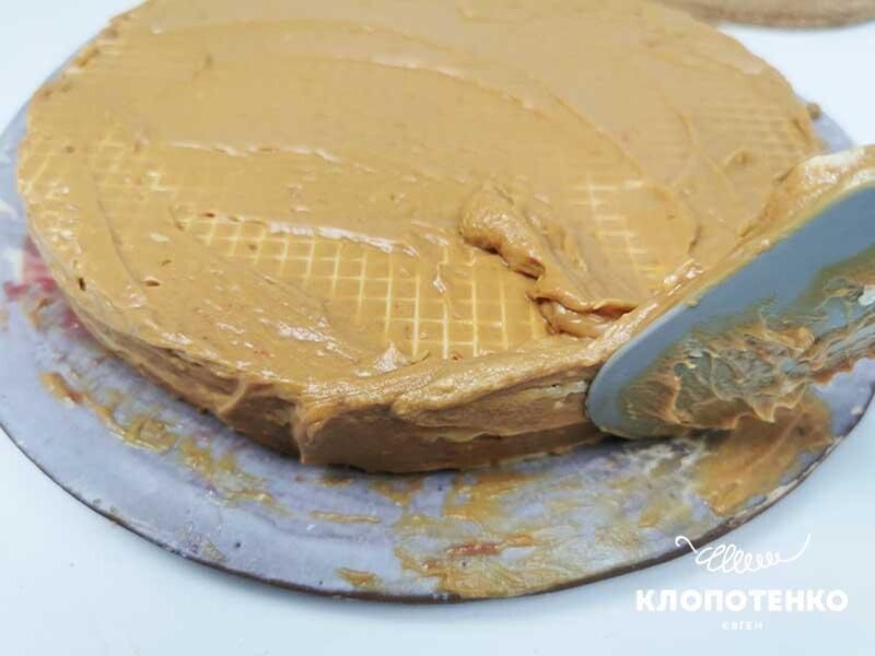 Рецепт дивовижного вафельного торта, який готують без світла й газу