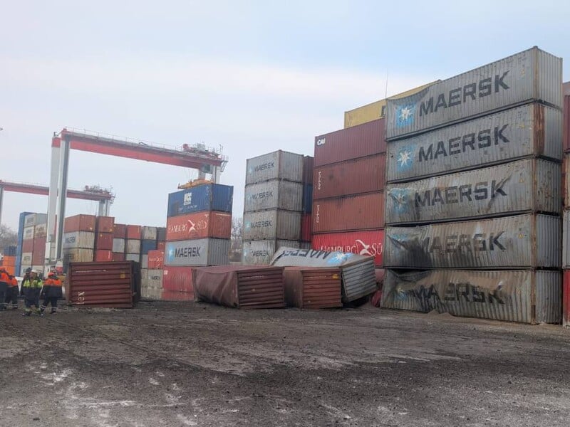 В одеському порту балістика РФ зачепила мальтійське судно, поранено моряка. Фото