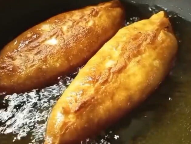 Нажарьте себе вкусных и хрустящих пирожков. Удачный рецепт быстрого теста на кипятке