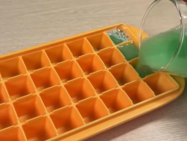 Оставьте это в морозилке – и даже самый старый унитаз будет сверкать, как новый. Бытовой лайфхак