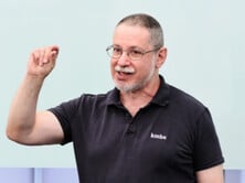 Пані Ольга зі Львова – то є архетип України. У кожного з нас є 100 м², які ніхто не почистить