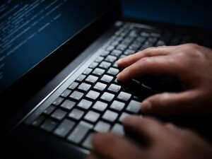 Члени одного з найнебезпечніших хакерських угруповань могли працювати в Україні. Поліція каже про звʼязки з РФ