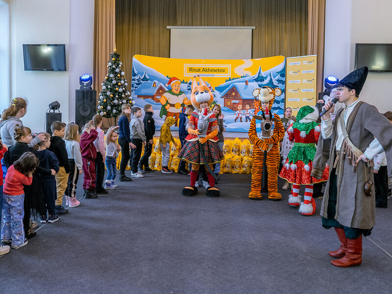 "Они нуждаются в счастливом детстве." Дети, которые пострадали от войны, получили приветствие новогодней акции "Ринат Ахметов – Детям"