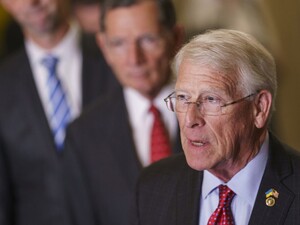 Впливовий сенатор-республіканець Вікер: Путін завжди залишатиметься агентом КДБ. Він брехун