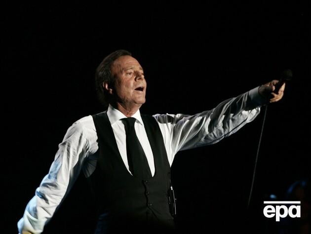 82-летний Иглесиас после обвинений в изнасиловании домработницы заявил, что готов рассказать правду