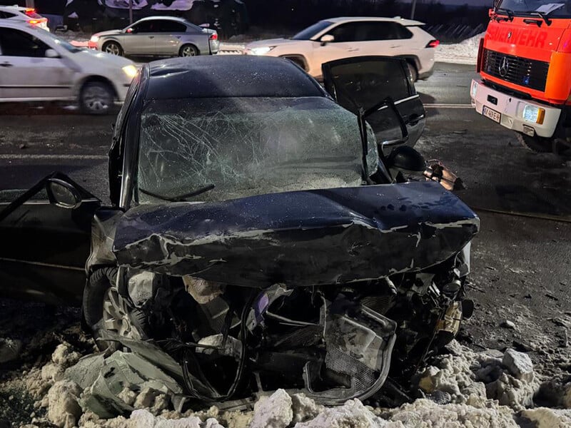 У Харкові сталася масова ДТП. Загинув водій, двох людей госпіталізовано