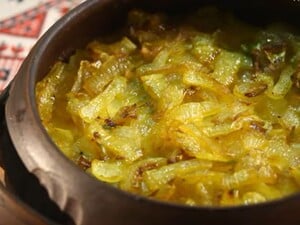 Зимой приготовьте сытную толканку – старинное украинское блюдо из картофеля и пшена. Рецепт