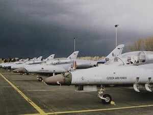 Чехия готова передать Украине истребители для сбивания дронов – президент