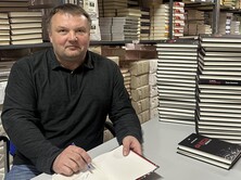 Зачем играть в героя анекдота, который должен трусы натянуть или крестик снять?