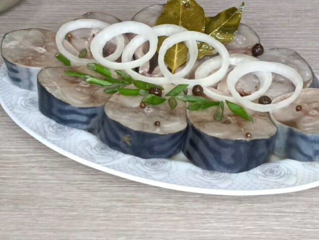 Залейте скумбрию этим маринадом – и она получится нежная и очень ароматная. Рецепт 