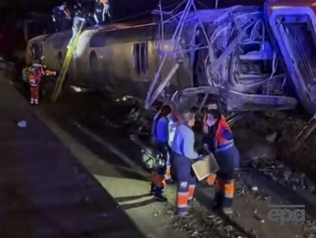 Десятки загиблих і поранених. Зросла кількість постраждалих через зіткнення поїздів в Іспанії 