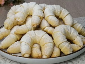 Приготуйте до чаю ніжні та смачні рогалики. Рецепт пісочного тіста з простих продуктів